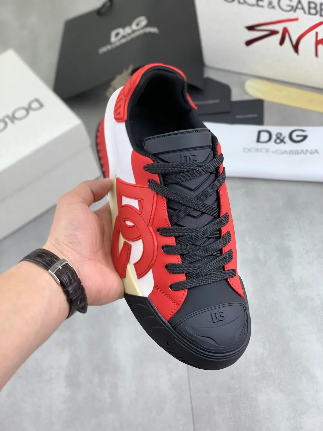 Men's shoes 💰P580💰 [New model] The latest hot style, top original quality, the official website synchronized with "DOLCE&GABBANA [Dolce & Gabbana] ~ High Quality." Effect Low-top casual DG men's shoes, loved by many celebrities, using high-end imported first-layer calfskin splicing logo design + cowhide feet, simple and elegant, perfectly interpreting the latest inspiration for shoes, integrating classics and fashion, luxury dreams, leading fashion Suitable for drivers, light and comfortable to drive, light and breathable for outdoor travel, high-end quality, trustworthy, 5️⃣color🉑️choice! Code number: 38-46